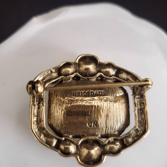 Heidi Daus Art Deco Brooch Gold Tone Large‎ Iridescent Stone with Clear Accents - Picture 2 of 4